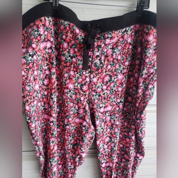 Torrid Plus Size 6 Floral Sleep pants lounge comfy 6X 30 women's - Picture 2 of 4